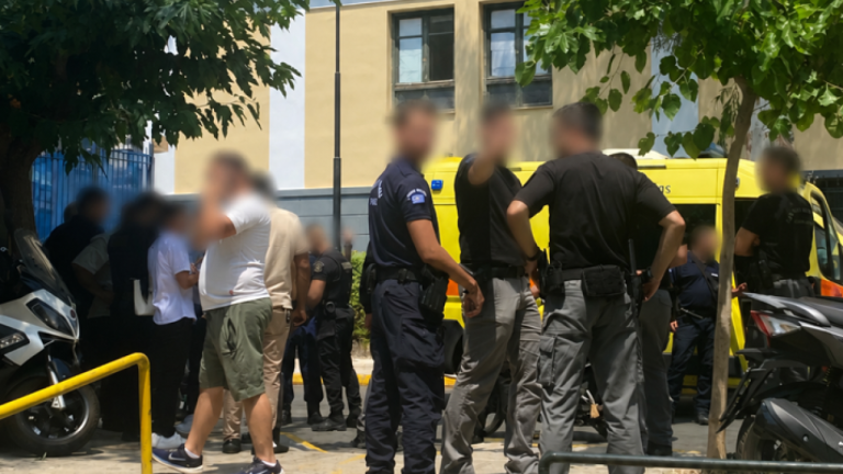 Παράσυρση και εγκατάλειψη έξω από τα δικαστήρια της Ευελπίδων – Στο ΚΑΤ τραυματίας Ρομά