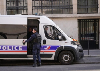 Παρίσι: Τρεις τραυματίες από επίθεση με μαχαίρι κοντά στην Πορτ ντε Κλισί