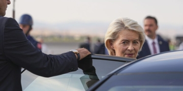 Politico: Ο Ερντογάν έκανε δώρο όπλα σε ηγέτες που συμμετείχαν στη σύνοδο του ΝΑΤΟ