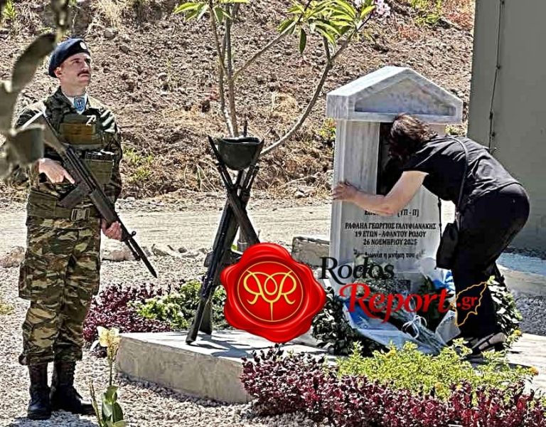Ραφαήλ Γαλυφιανάκης: Ράγισαν καρδιές στη Ρόδο – Η μητέρα του «λύγισε» μπροστά στο μνημείο