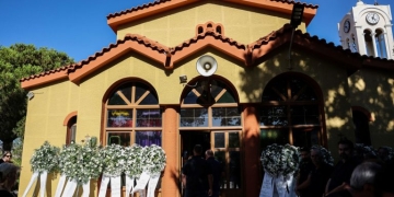Ρέθυμνο: Το τελευταίο αντίο στον πυροσβέστη Μανώλη Στρατιδάκη στο Γερακάρι