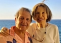 Ρίκα Διαλυνά και Σπύρος Μπιμπίλας στο Ηράκλειο με φόντο τη θάλασσα