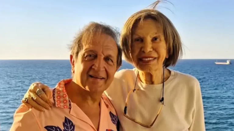 Ρίκα Διαλυνά και Σπύρος Μπιμπίλας στο Ηράκλειο με φόντο τη θάλασσα