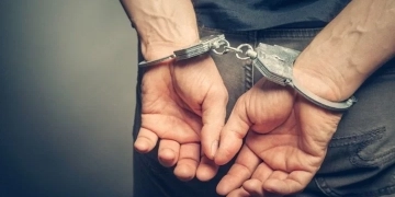 «Ρήμαζαν» επιχειρήσεις σε Ρέθυμνο και Ηράκλειο – Δύο συλλήψεις