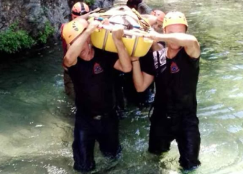 Σαμοθράκη: Ολοκληρώθηκε η επιχείρηση διάσωσης γυναίκας σε δύσβατο σημείο στη Γριά Βάθρα