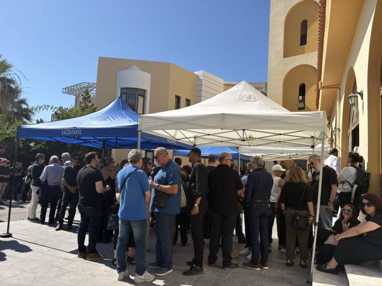 Σε κλίμα έντονης συγκίνησης το ”αντίο” στην Μαρία Αντωνογιαννάκη
