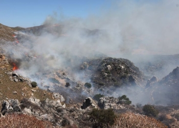 Σε νοσοκομείο της Αθήνας άνδρας που υπέστη εγκαύματα στην φωτιά στην Πρέβελη