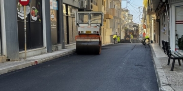 Στην οδό Ιδομενέως συνεχίζεται το πρόγραμμα ασφαλτοστρώσεων από τον Δήμο Ηρακλείου