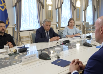Στο επίκεντρο η ενίσχυση της ουκρανικής αεράμυνας στη συνάντηση Ζελένσκι με τον πρέσβη των ΗΠΑ στο ΝΑΤΟ
