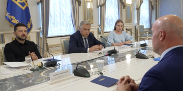 Στο επίκεντρο η ενίσχυση της ουκρανικής αεράμυνας στη συνάντηση Ζελένσκι με τον πρέσβη των ΗΠΑ στο ΝΑΤΟ