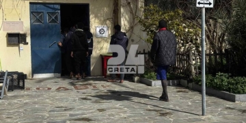 Στο λιμάνι του Ηράκλειου 38 μετανάστες που διασώθηκαν νότια της Κρήτης