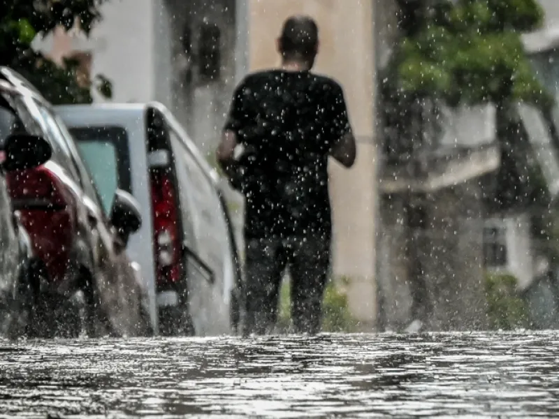 Κακοκαιρία- Μαγνησία: Φωτιά από κεραυνό, σφοδρή βροχόπτωση και πτώσεις δέντρων