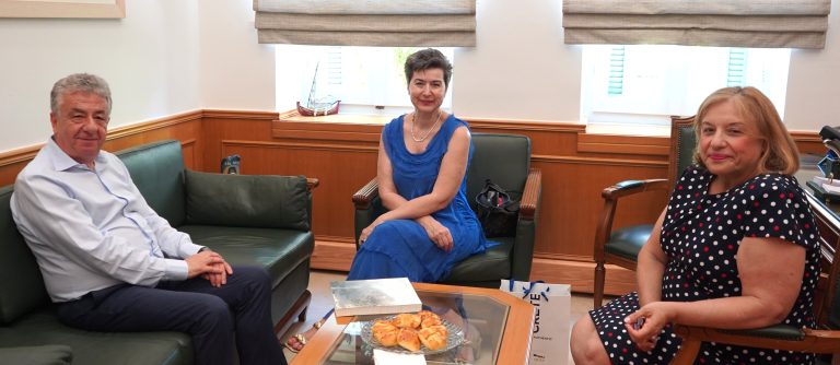 Στον Περιφερειάρχη η πρόεδρος του Λυκείου Ελληνίδων