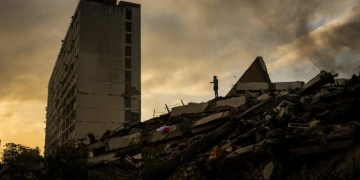 Στους 2.645 οι νεκροί, πάνω από 12.500 οι τραυματίες από τους σεισμούς στη Βενεζουέλα