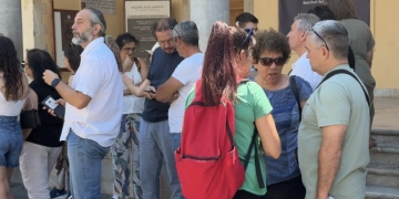 Στους δρόμους οι δημόσιοι υπάλληλοι – Διαμαρτυρία για τη συνταγματική αναθεώρηση