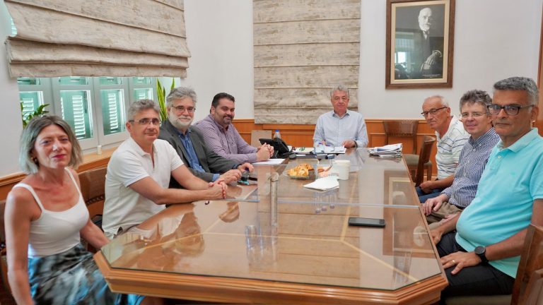 Σύμπραξη της Περιφέρειας Κρήτης με τα ερευνητικά ιδρύματα του νησιού για τη νέα εποχή στη φυτοπροστασία της ελιάς