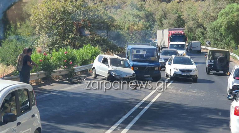 Σύγκρουση ΙΧ με φορτηγό στον ΒΟΑΚ – Στο νοσοκομείο 19χρονος