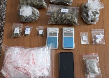 Συλλήψεις για διακίνηση ναρκωτικών στην Πάρο - Κατασχέθηκαν κοκαΐνη, δενδρύλλια, χρήματα