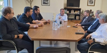 Συνάντηση Ανδρουλάκη – Ταταράκη με φόντο τις φονικές πυρκαγιές στο Νότιο Ρέθυμνο
