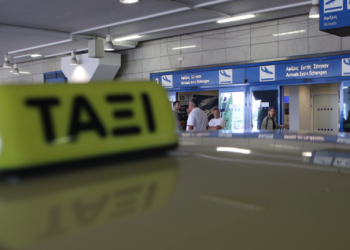 Συνελήφθη οδηγός ταξί: Χρέωσε 175 ευρώ τη διαδρομή από το «Ελ. Βενιζέλος» στο κέντρο της Αθήνας    