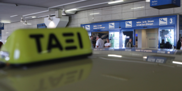 Συνελήφθη οδηγός ταξί: Χρέωσε 175 ευρώ τη διαδρομή από το «Ελ. Βενιζέλος» στο κέντρο της Αθήνας
