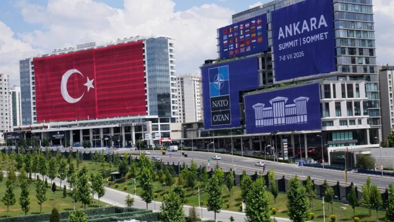 Σύνοδος ΝΑΤΟ: Όλα τα βλέμματα στη συνάντηση Τραμπ - Ερντογάν