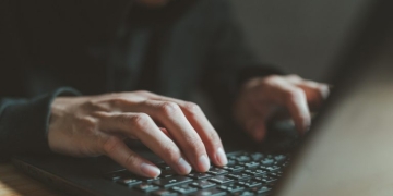 Ταυτοποιήθηκε 30χρονος για αναρτήσεις που προέτρεπαν σε εγκληματικές ενέργειες μέσω διαδικτύου