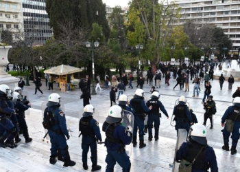 Ταυτοποιήθηκε η δράση 2 ομάδων που είχαν μολότοφ και εκρηκτικά στη συγκέντρωση για τα Τέμπη - 2 συλλήψεις