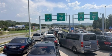 Ταλαιπωρίας συνέχεια... Ουρές χιλιομέτρων και αναμονή έως και 3 ώρες στο Τελωνείο Ευζώνων