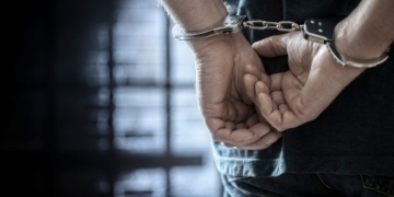 Τέσσερις συλλήψεις για κοπή με τροχό εν μέσω κινδύνου πυρκαγιάς στην Αττική