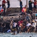 Θέουτα: Πώς ξέσπασε η μεγαλύτερη μεταναστευτική κρίση των τελευταίων ετών – Χιλιάδες πέρασαν από το Μαρόκο, νεκροί, στρατός και φόβοι για νέα κύματα
