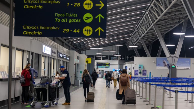 Θεσσαλονίκη: Επιστροφή πτήσης στο αεροδρόμιο λόγω συμπεριφοράς επιβάτη - Μια σύλληψη