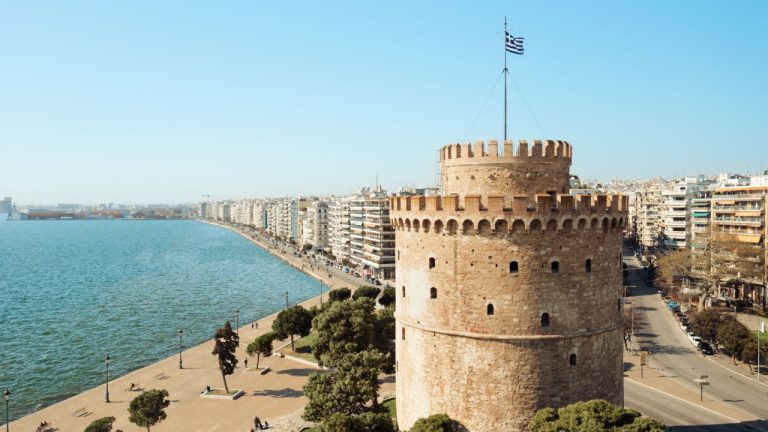 Θεσσαλονίκη: Νεκρός 39χρονος μετά από πτώση από τον 3ο όροφο πολυκατοικίας