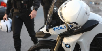 Θεσσαλονίκη:49χρονη με ρόπαλο του μπέιζμπολ εισέβαλε σε κατάστημα ψιλικών