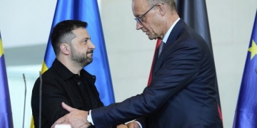 Τηλεφωνική επικοινωνία Μερτς - Ζελένσκι ενόψει της Συνόδου του ΝΑΤΟ