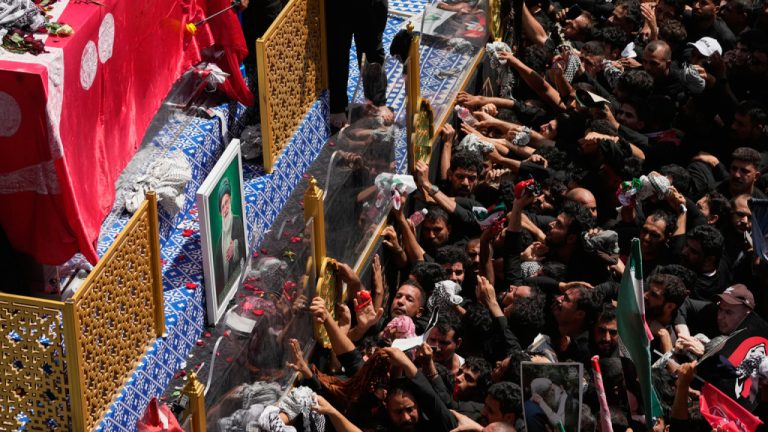 Το «φάντασμα» του Μοτζτάμπα στην κηδεία του Χαμενεΐ - Γιατί δεν εμφανίστηκε στην ιστορική τελετή