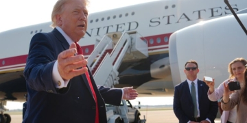 Το νέο Air Force One, δώρο από το Κατάρ, εντυπωσιάζει τον Τραμπ: «Δεν θα μπορούσαμε να κατασκευάσουμε τέτοιο αεροπλάνο»