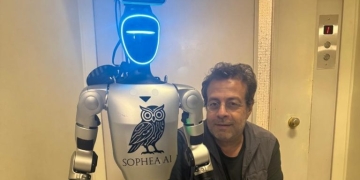 Το ρομπότ Sophea στο μέγαρο του ΣΚΑΪ - Παραχώρησε τη δεύτερη ζωντανή της συνέντευξη