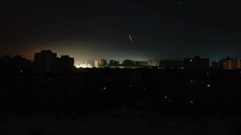 Τουλάχιστον έξι τραυματίες εξαιτίας ρωσικών πληγμάτων στο Κίεβο