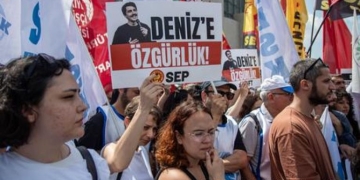 Τούρκος κωμικός στη φυλακή πριν από τη Σύνοδο του ΝΑΤΟ