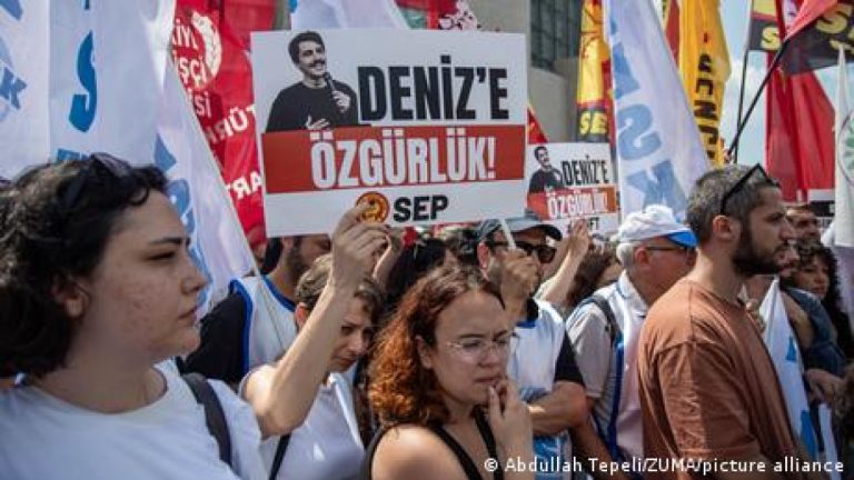 Τούρκος κωμικός στη φυλακή πριν από τη Σύνοδο του ΝΑΤΟ