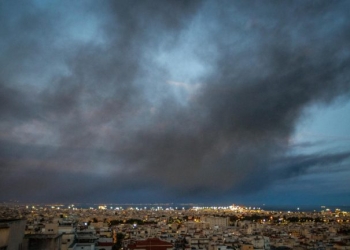 Τοξικό νέφος από τη φωτιά στο Ωραιόκαστρο «έπνιξε» τη Θεσσαλονίκη - Δυστοπικό σκηνικό - Φωτό, βίντεο