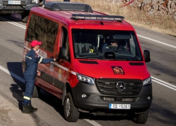 Τραγωδία στη Σπάρτη: Δύο νεκροί από σύγκρουση ΙΧ με πυροσβεστικό που κατευθυνόταν στη φωτιά στην Αγία Ελένη