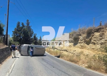 Τροχαίο κοντά στο ΙΤΕ: Σοβαρό χειρουργείο για νεαρή γυναίκα που παρασύρθηκε από το αυτοκίνητο που «τούμπαρε»