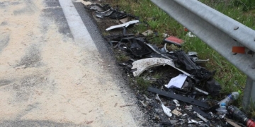 Τροχαίο στον ΒΟΑΚ: Μοτοσικλετιστής προσπάθησε να αποφύγει τη σύγκρουση με ΙΧ και «καρφώθηκε» στις μπάρες
