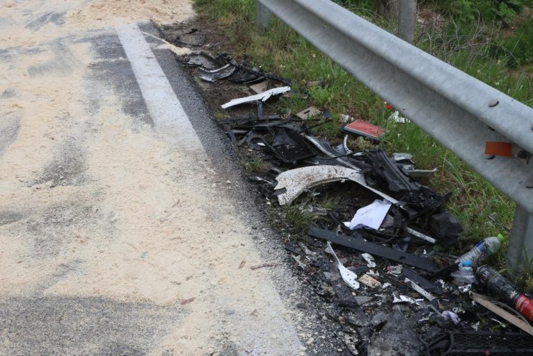 Τροχαίο στον ΒΟΑΚ: Μοτοσικλετιστής προσπάθησε να αποφύγει τη σύγκρουση με ΙΧ και «καρφώθηκε» στις μπάρες