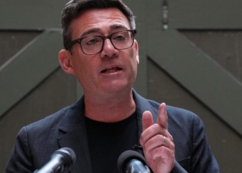 Βρετανία: Ο Μπέρναμ εγκαινιάζει το «No10 North» για να μεταφερθεί η λήψη οικονομικών αποφάσεων από το Λονδίνο