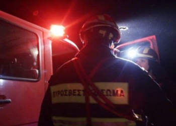 Υπό μερικό έλεγχο η πυρκαγιά σε εγκαταλελειμμένο κτίριο κοντά στο Ολυμπιακό Χωριό