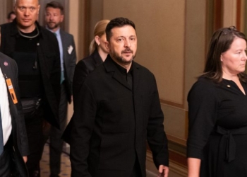 Ζελένσκι: «Περιμένουμε απόψε μαζική ρωσική επίθεση, χρειαζόμαστε άμεσα αντιαεροπορική στήριξη»