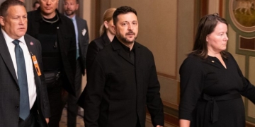 Ζελένσκι: «Περιμένουμε απόψε μαζική ρωσική επίθεση, χρειαζόμαστε άμεσα αντιαεροπορική στήριξη»